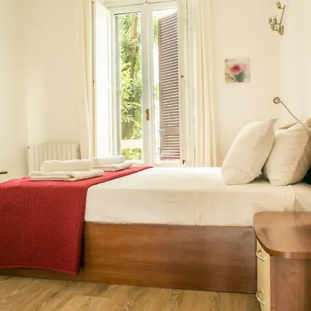 Likehome - Via Crema Apartament *